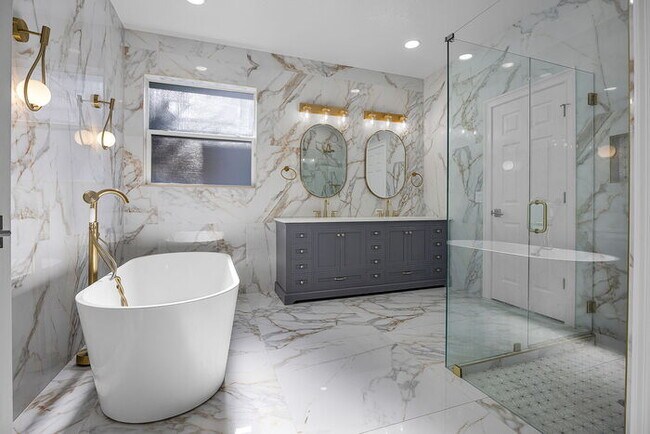 Building Photo - Fully Remodeled 5/4 Art Deco-Inspired Home...