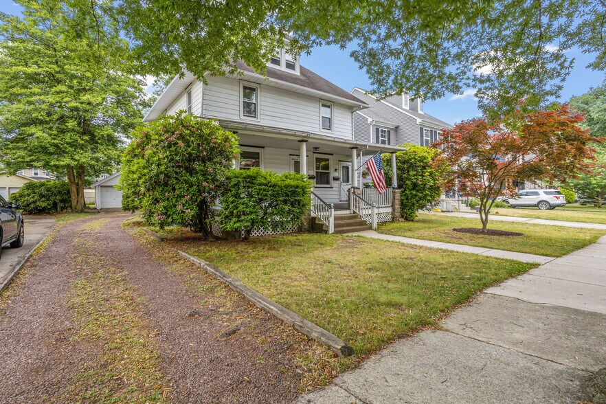 Building Photo - 624 Thomas Ave