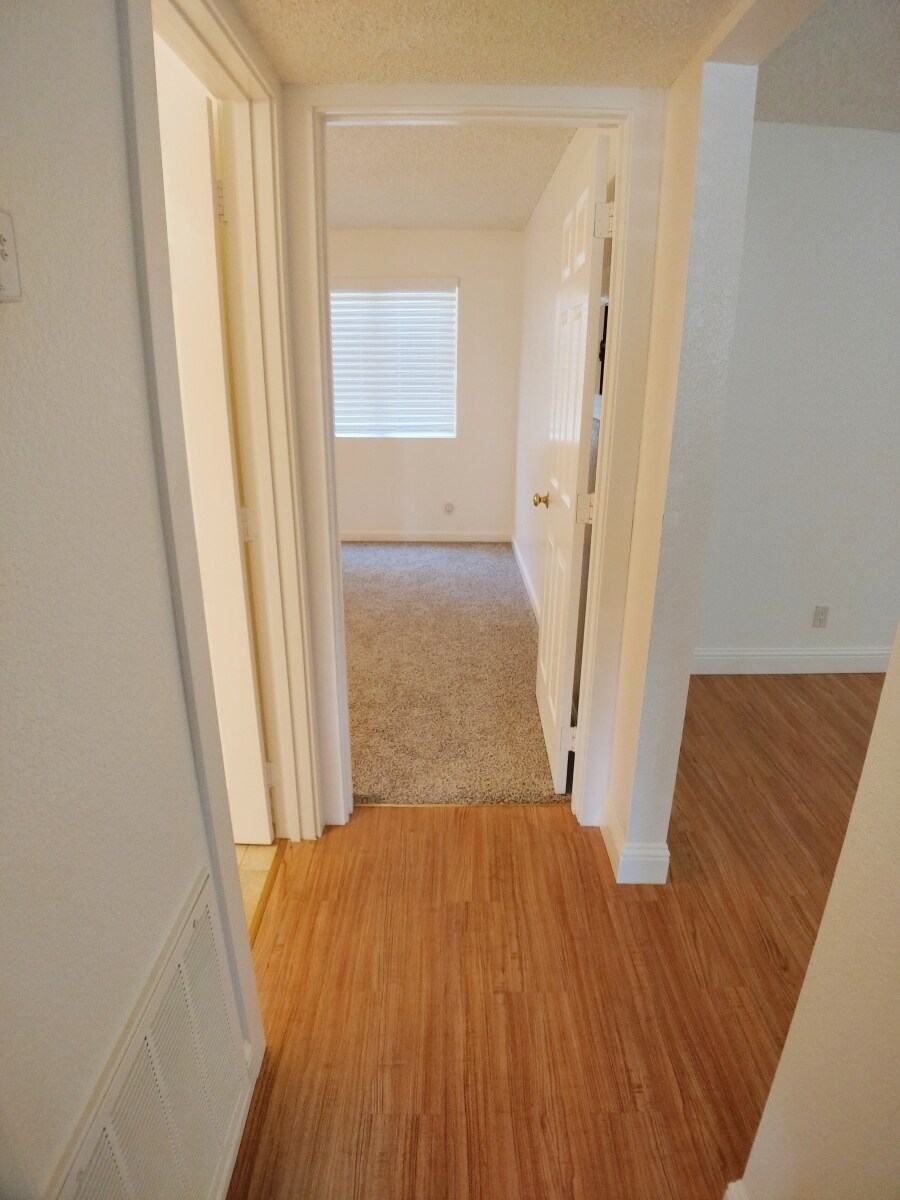 Building Photo - 1671 Bramble Pl