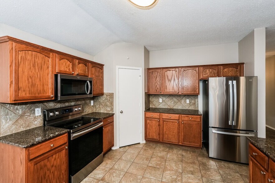 Building Photo - 604 Horseshoe Ct