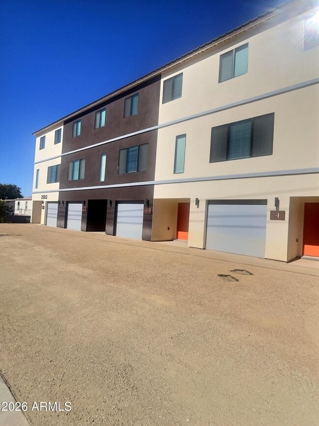 Building Photo - 2502 E Paradise Ln