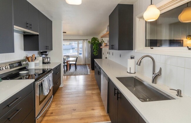 Building Photo - 665 NE 12th St