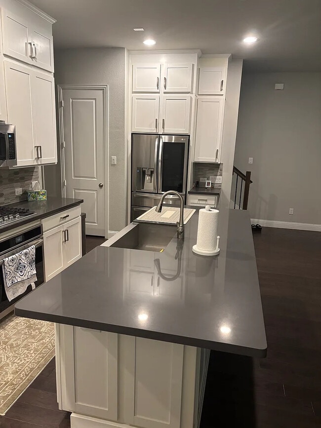 Building Photo - Room in Townhome on Snapdragon Wy