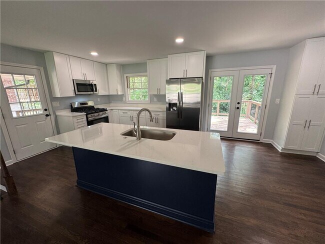Building Photo - 2647 Warwick Cir NE