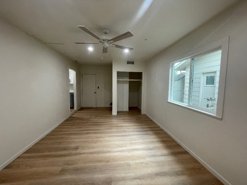 Building Photo - 2405 Tamarac Dr