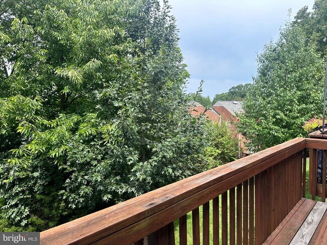 Building Photo - 4847 Chevy Chase Dr