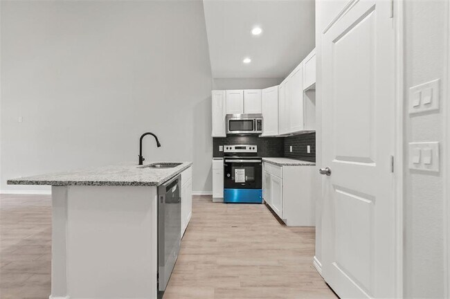 Building Photo - 15898 Chestnut Dr