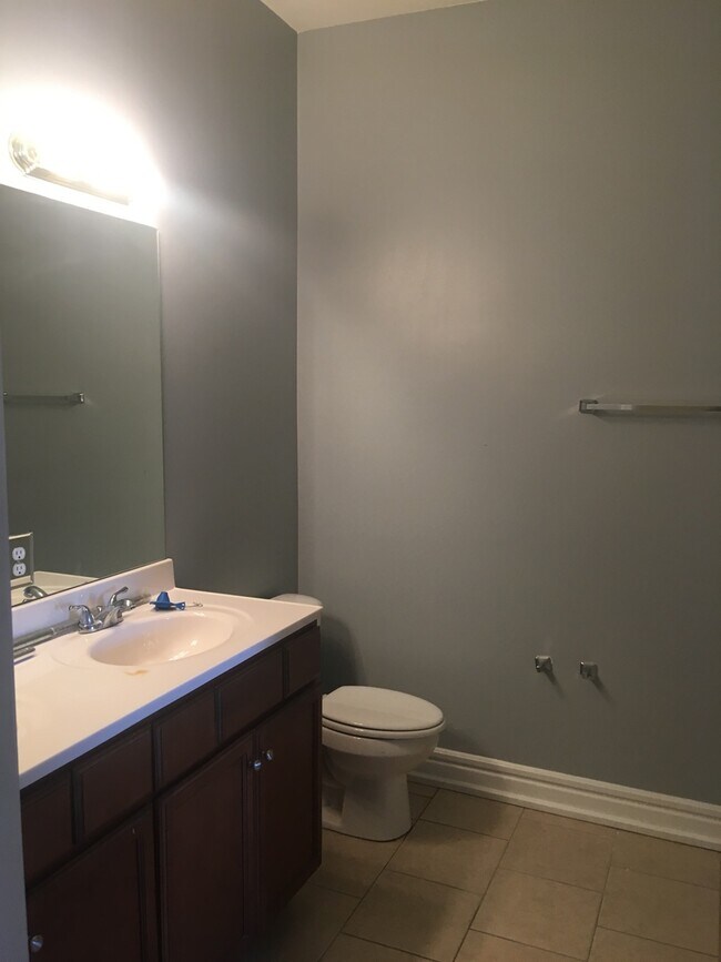 Building Photo - 2029 Russell Blvd