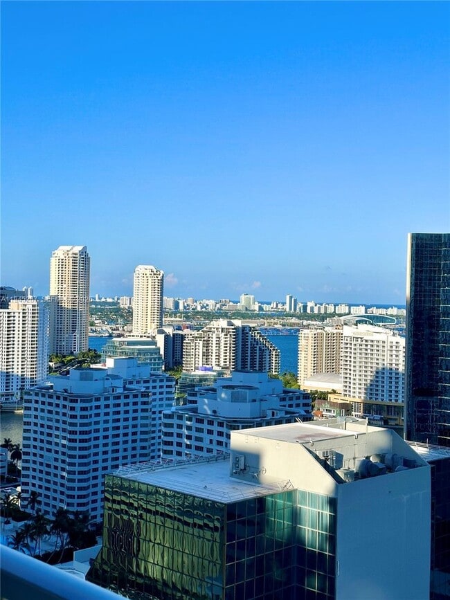 Building Photo - 1060 Brickell Ave