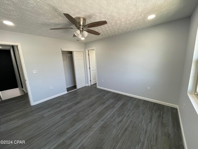 Building Photo - 112 Parker Village Cir