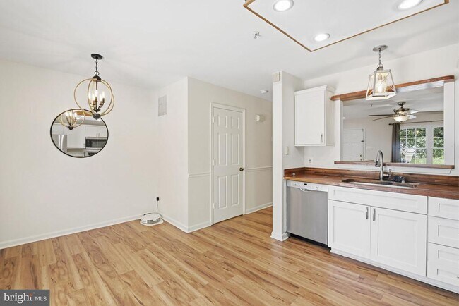 Building Photo - 3052 Benefit Ct