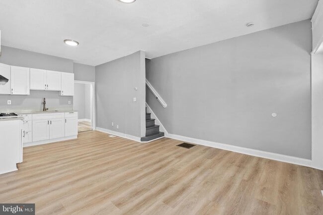 Building Photo - 510 E Willard St
