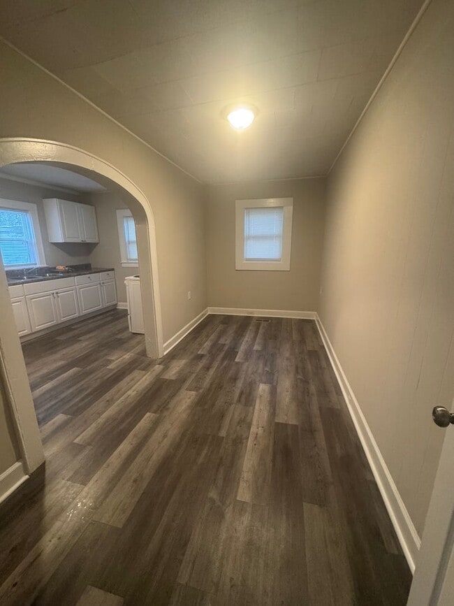 Building Photo - Cute two bedroom house with hardwood floor...