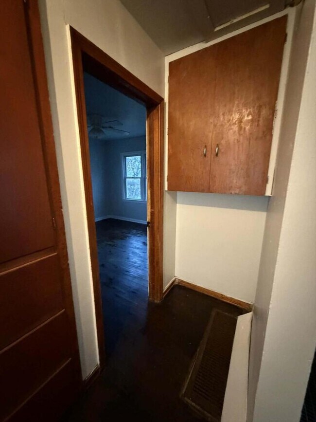 Building Photo - 1216 N 6th St