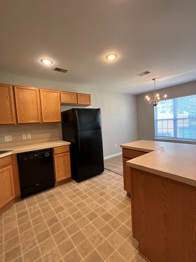 Building Photo - Spacious Townhome in Pooler