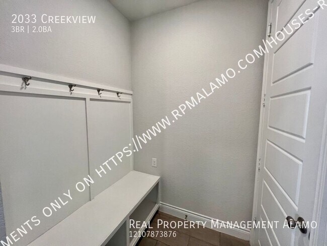 Building Photo - 2033 Creekview-