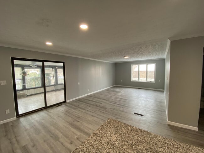 Large Living Room - 3526 Dinsmore Castle Dr