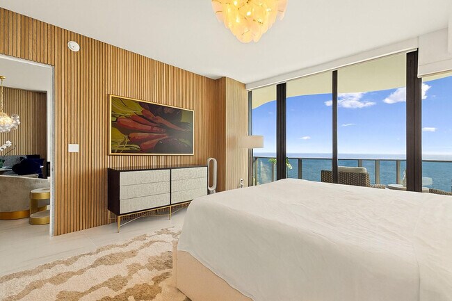 Building Photo - 900 N Ocean Blvd