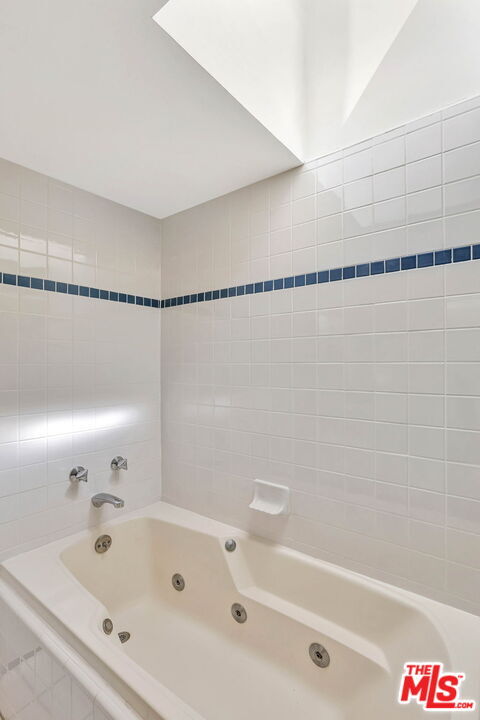 Building Photo - 811 21st St