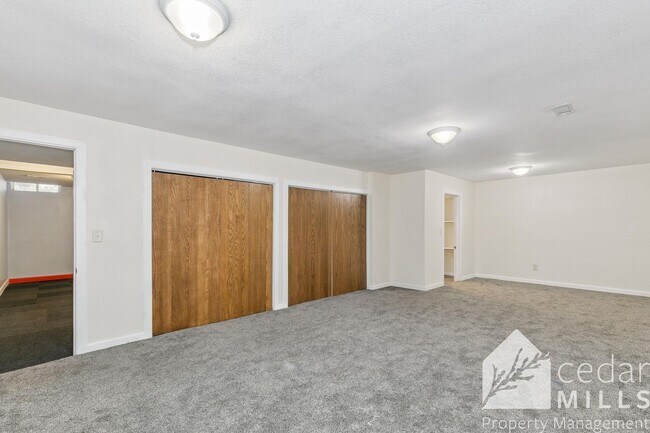 Building Photo - Beautiful Brick Home in West Wichita. Godd...