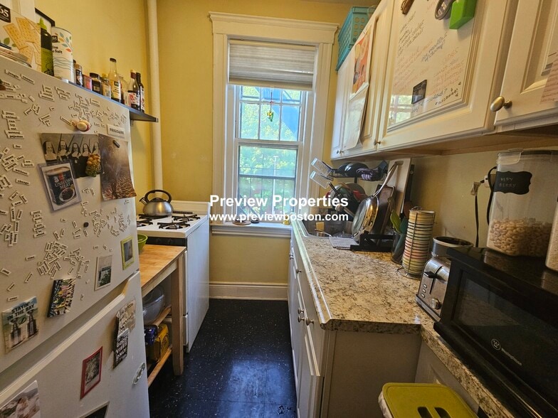 Building Photo - 319 Allston St