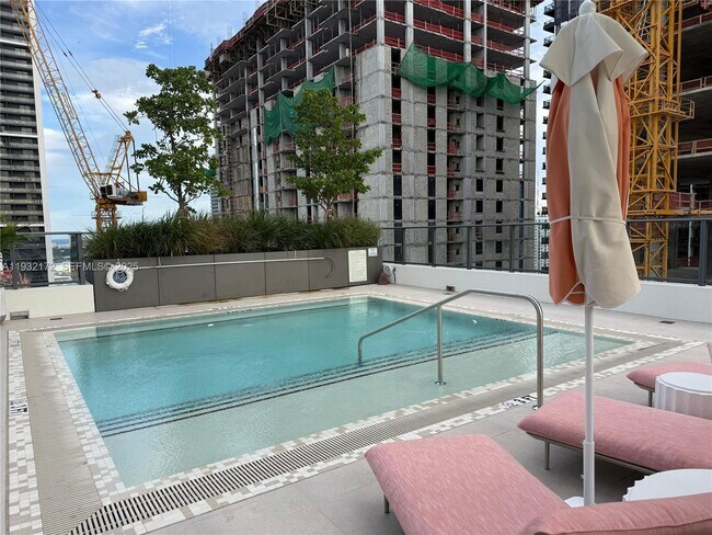 Building Photo - 11 NE 6th St