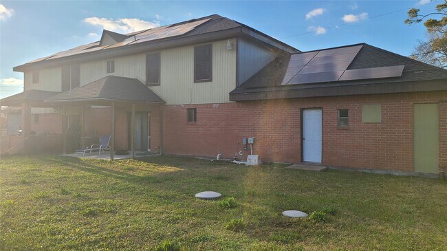 Building Photo - 17018 Water Oak Dr