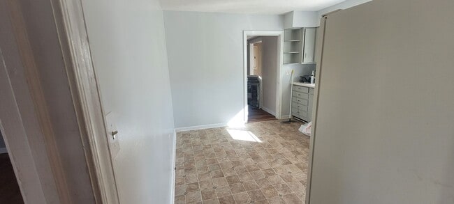 Building Photo - 3 Bedroom / 1 Bath Ranch Home  Rogersville TN