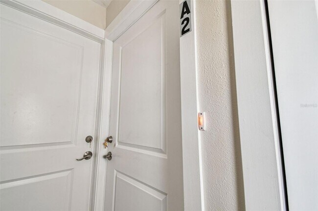 Building Photo - 650 E Tarpon Ave