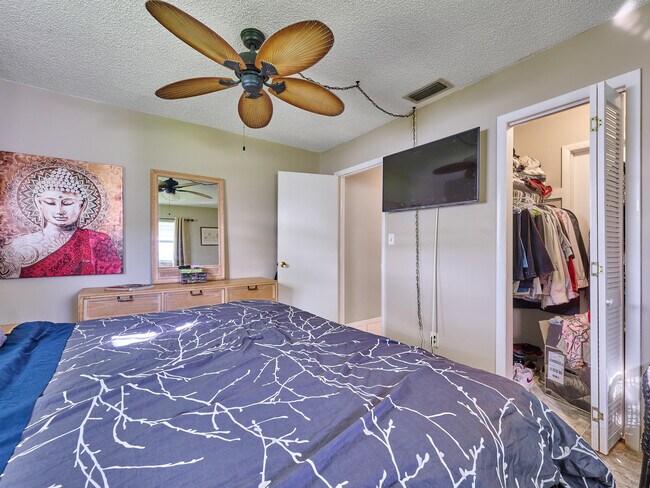 Building Photo - 519 SW 18th St