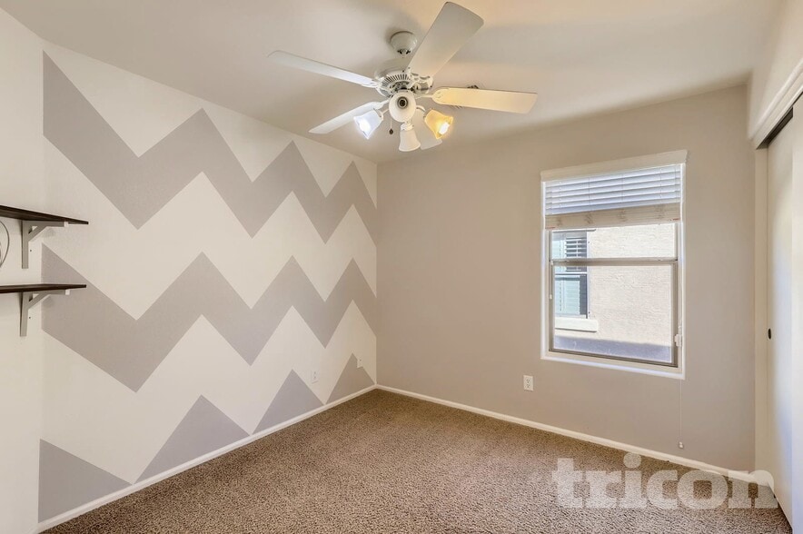 Building Photo - 7806 S 47th Ln