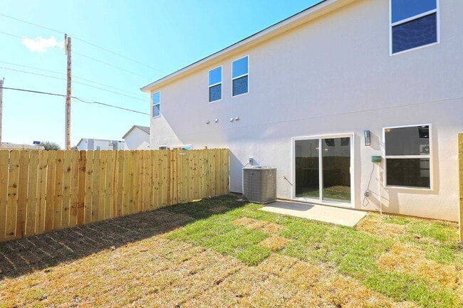 Building Photo - 9903 Bijan Dr