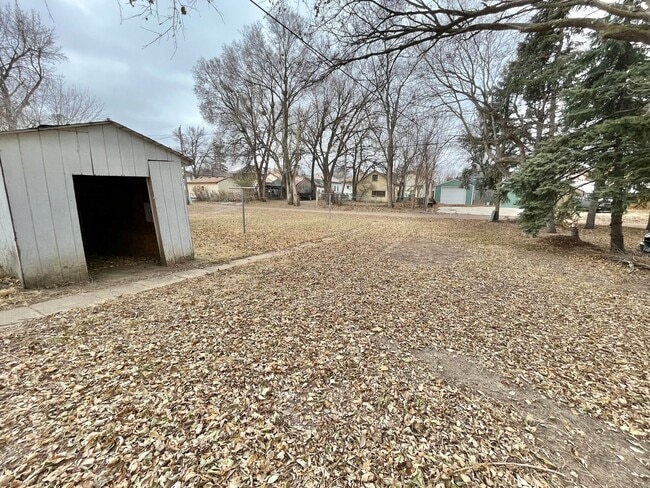 Building Photo - Affordable 3 Bed/1.5 Bath Near Downtown!