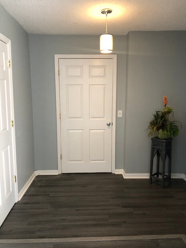Apartment Entrance - 120 N Woodland Blvd
