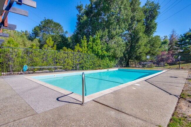 Building Photo - Single Story Townhome in Cherry Chase Neighborhood of Sunnyvale!