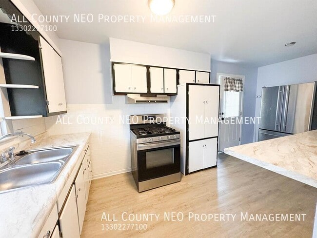 Building Photo - 106 Selden Ave