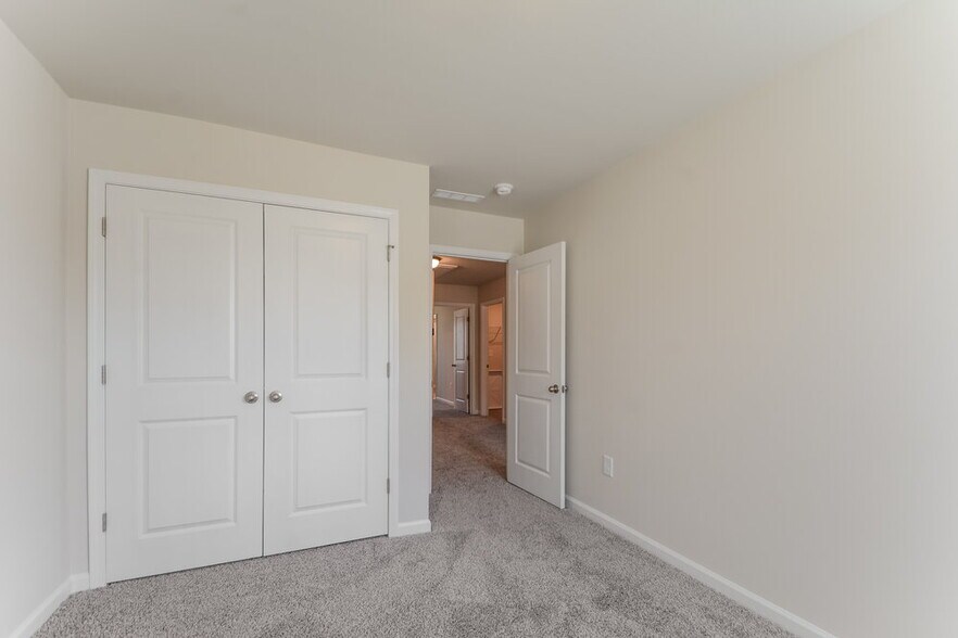 Building Photo - 217 Brook Farm Ln