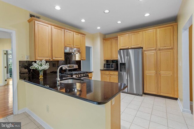 Building Photo - 210 Bullock Dr
