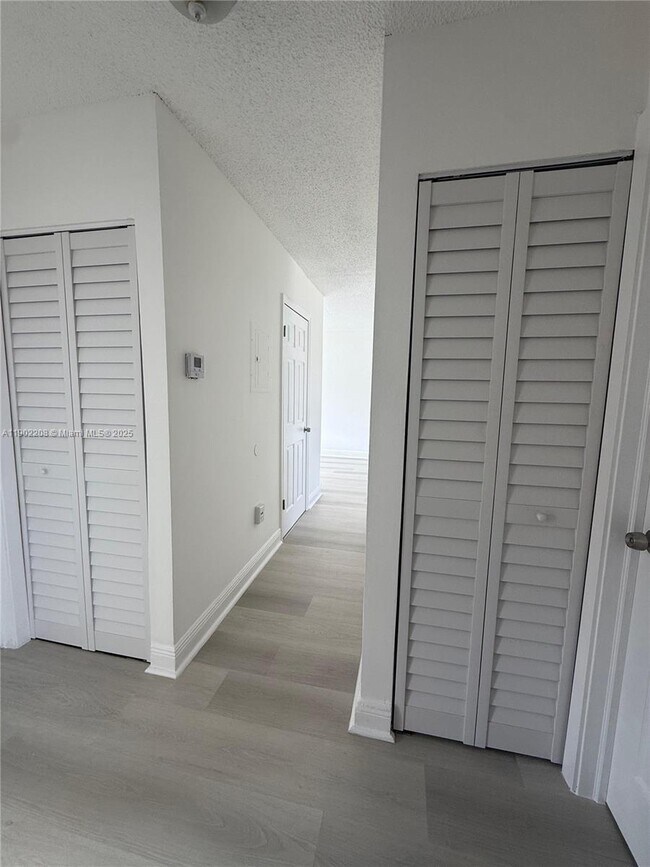 Building Photo - 5461 W 24th Ave