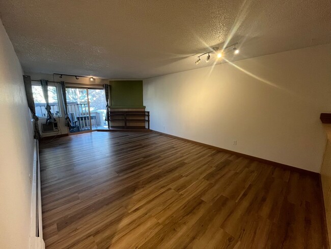 Building Photo - Remington Post Ground Floor 2 Bedroom 2 Ba...