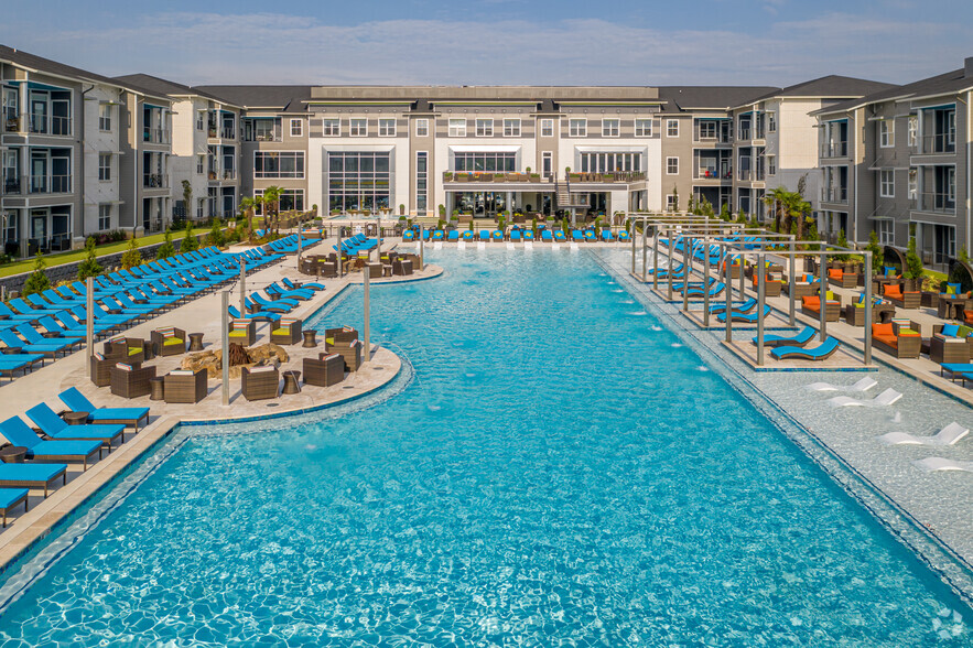 Arkansas' Largest Private Residential Pool - The Pointe North Hills