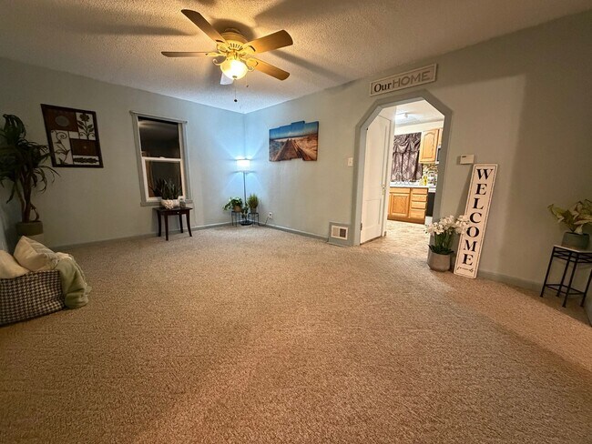 Primary Photo - 3 bed, 1 bath home in Evansdale.