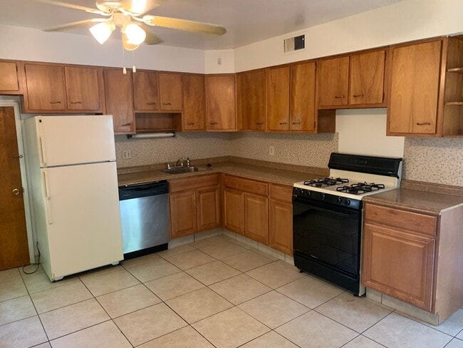 Building Photo - Fantastic Location in the Heart of Squirrel Hill!