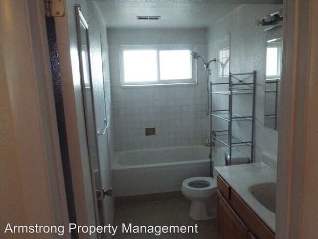 Building Photo - 262 1165 N