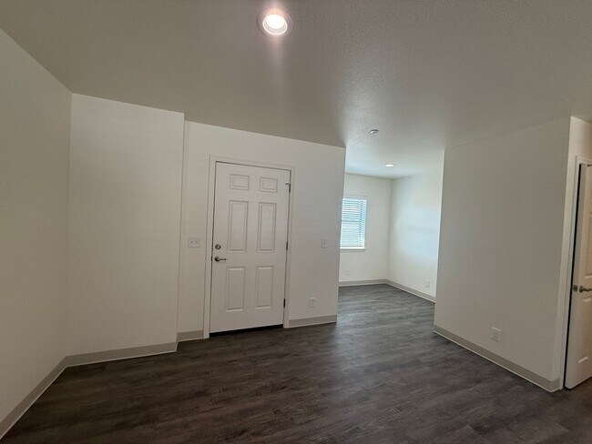 Building Photo - Brand New Upstairs 3 Bedroom Apartment