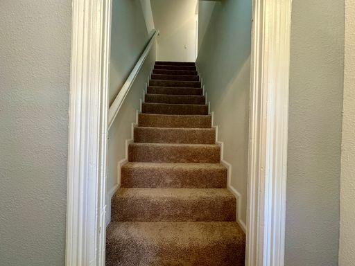 Building Photo - 3 Bedroom 2 Full Bath Renovated Single Fam...