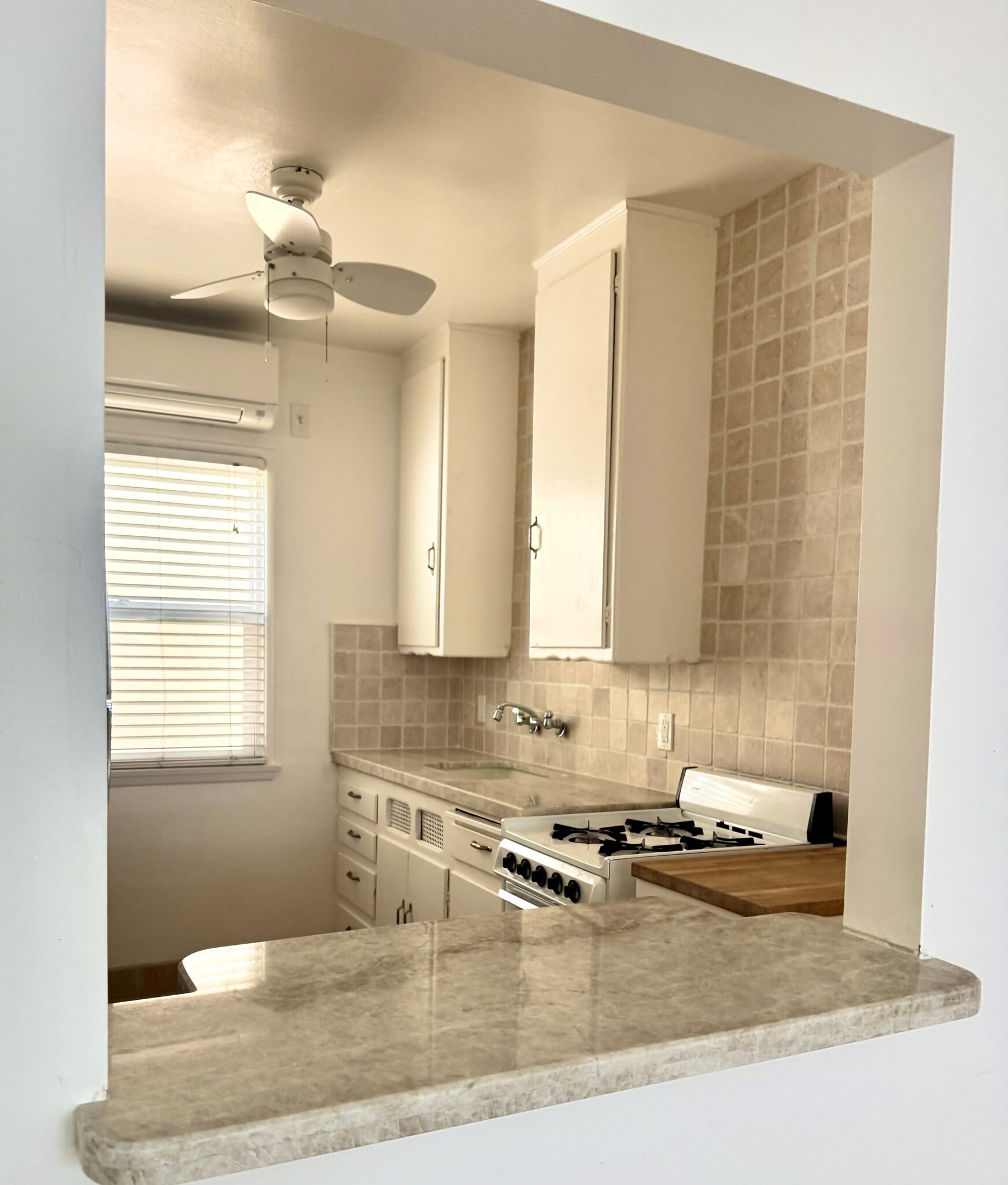 Kitchen - 150 Pomona Ave