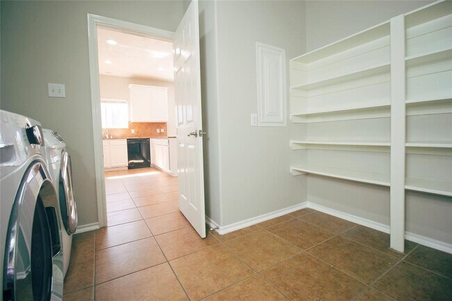 Building Photo - 43 W Spindle Tree Cir