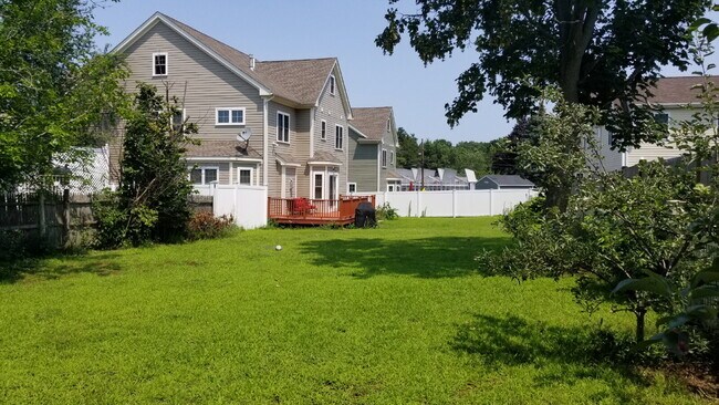 Building Photo - Luxurious 4bd/2.5ba house in quiet Boston neighborhood