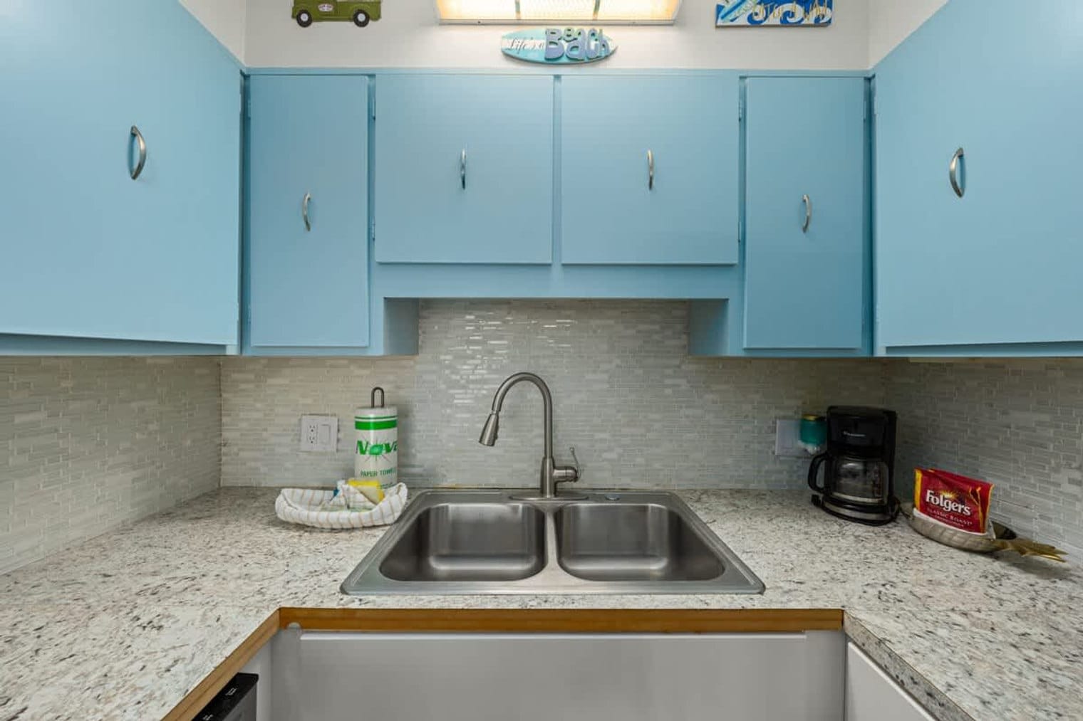 Building Photo - 8743 Thomas Dr